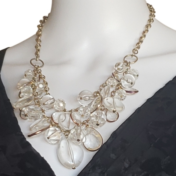 Vintage Jewelry - Vintage Beautiful Elegant Crystal Statement Necklace.